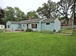 3021 Victoria Ave, Mchenry, IL 60050