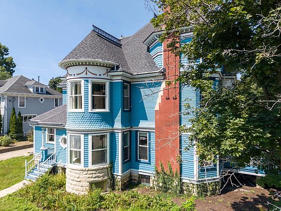 2nd image of 118 Sinclair St