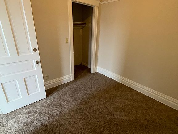 5th image of 826 E Locust St #1