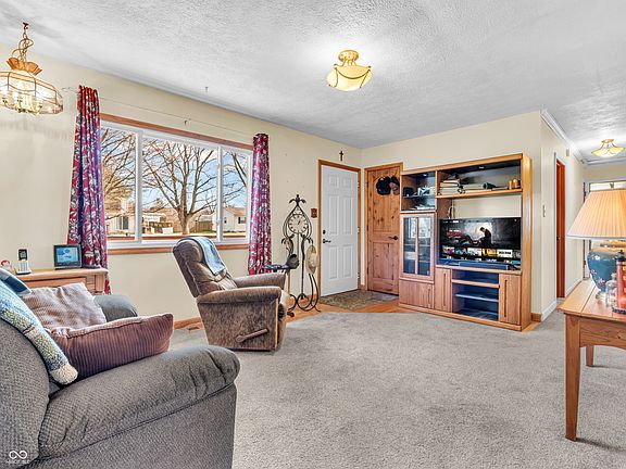 5th image of 216 Suburban St