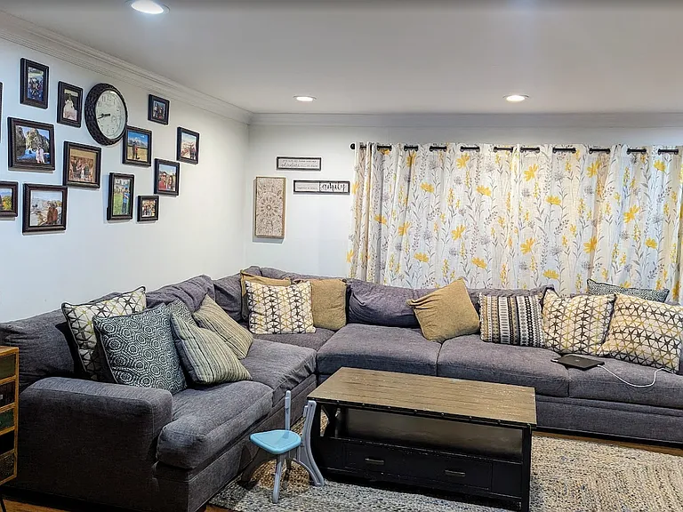 122 Village Cir W — Photo 2