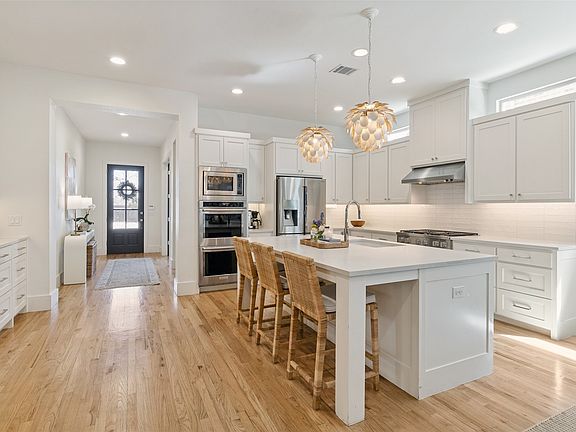 5th image of 7533 Garonne St