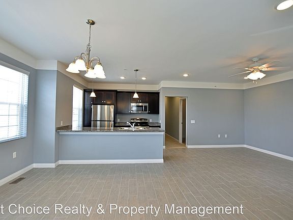 4th image of 8590 Grove Dr Building 7-1