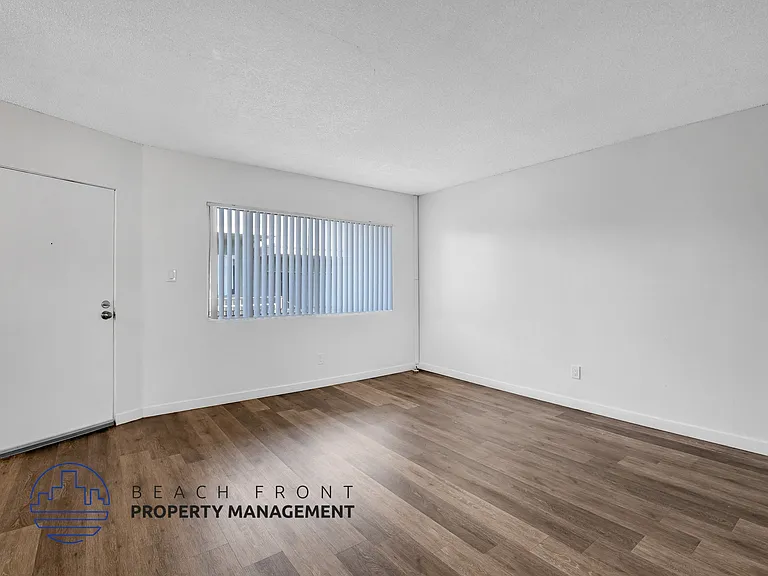 1525 Pine Ave. — Photo 11