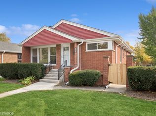 8551 E Prairie Rd, Skokie, IL 60076