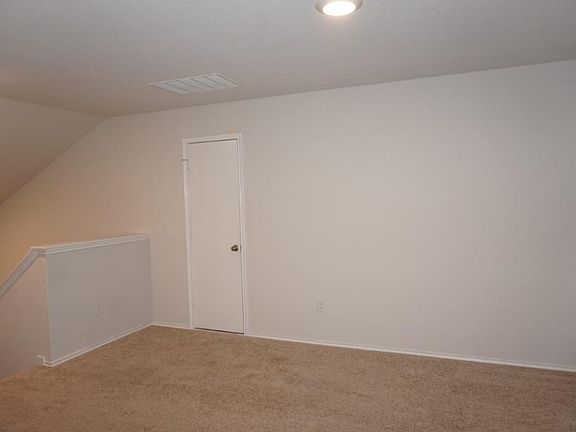 4th image of 748 Monarch Dr