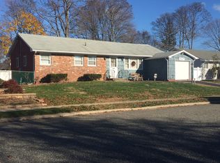 215 Clarinet Ln, Holbrook, NY 11741