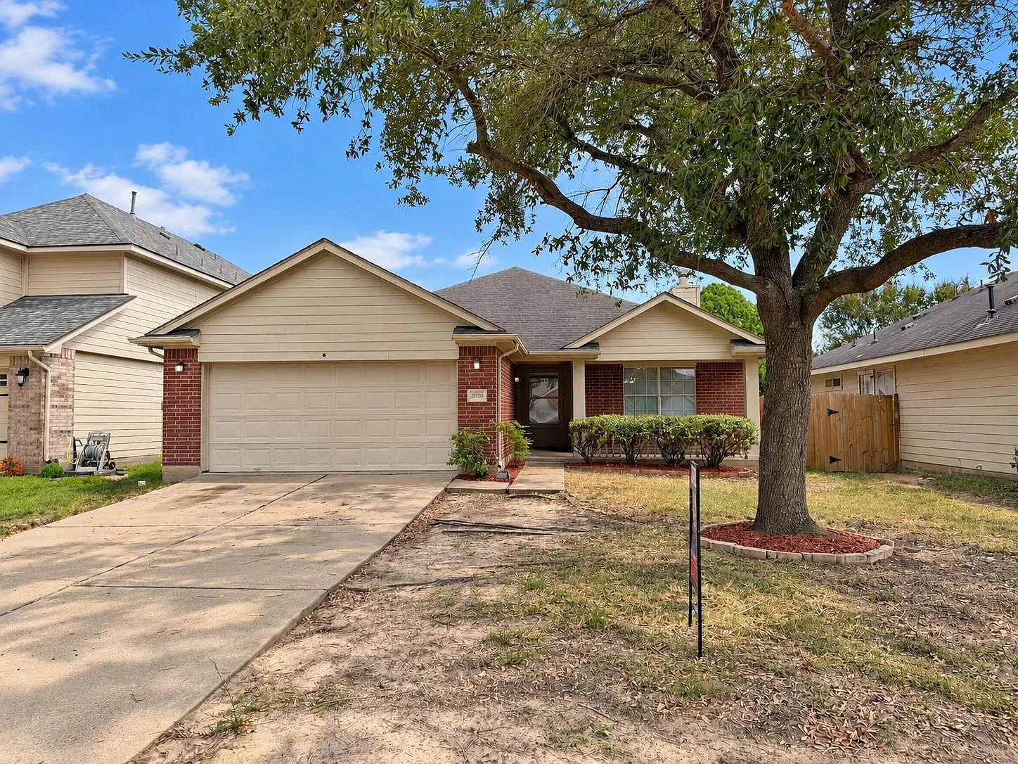 4 bed, 2.0 bath, 1721 sqft, $2,000 — Photo 2