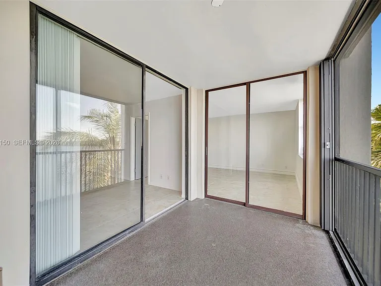 117 Lake Emerald Dr #408 — Photo 28