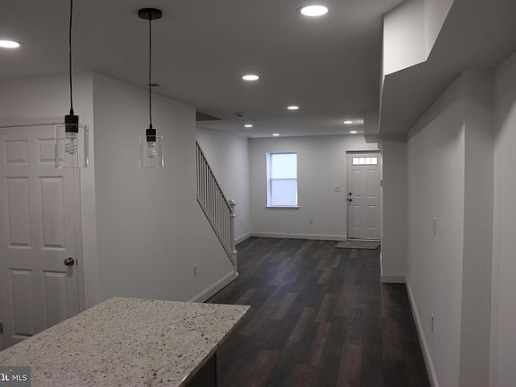 5th image of 1710 Light St