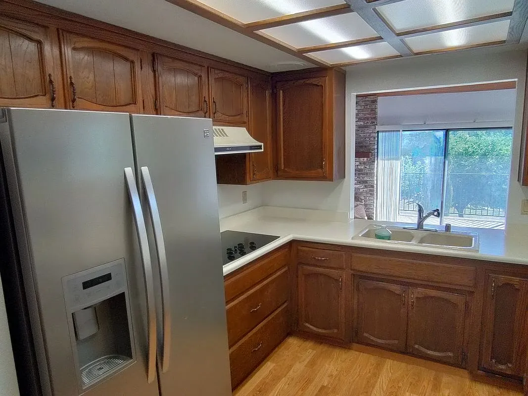 3 bed, 3.0 bath, 1998 sqft, $2,500 — Photo 4