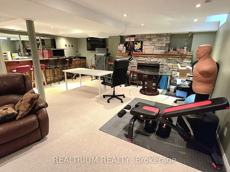 63 Westminster Cir — Photo 24