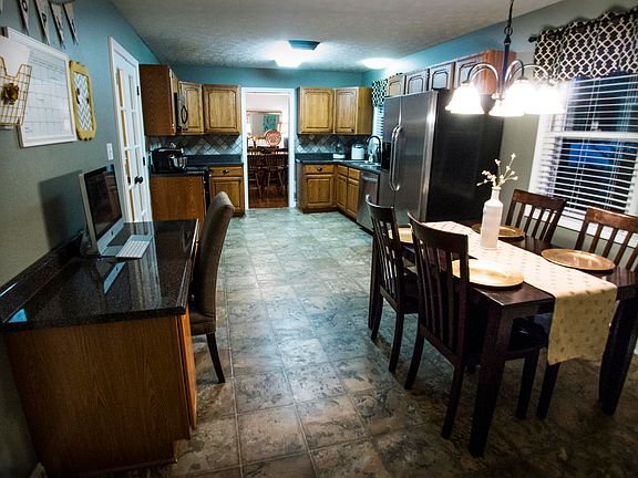 4th image of 74 Carriage Ln