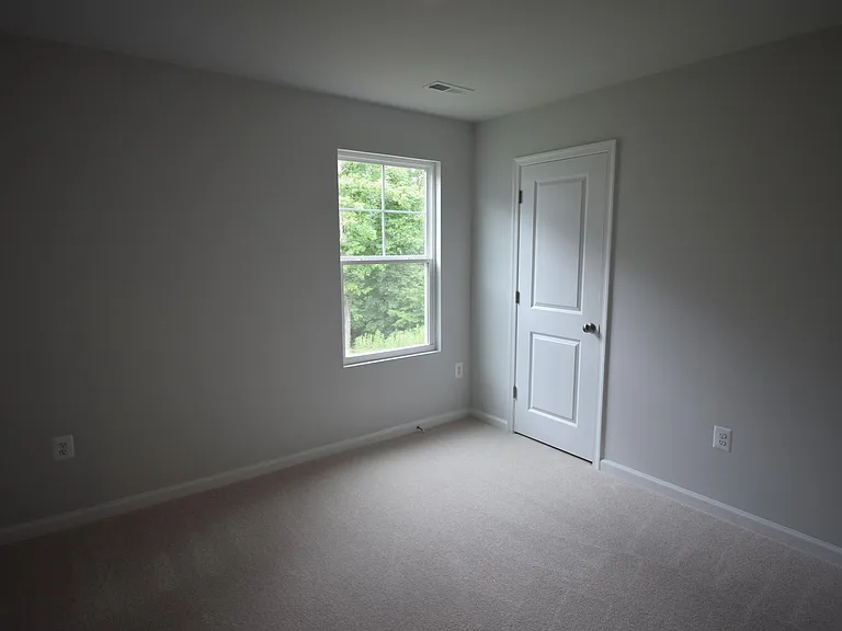 34 Diana Ct — Photo 17