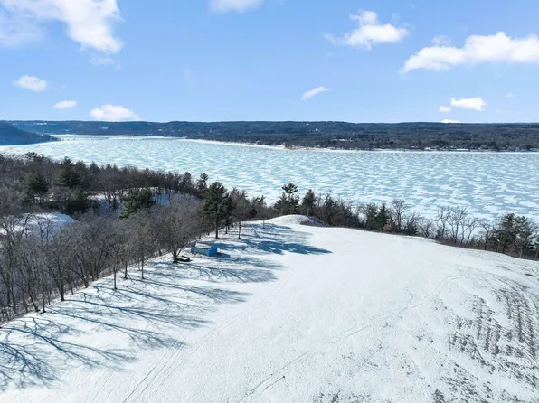 256 Salishan Dr, Hudson, WI 54016