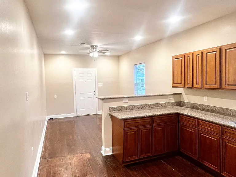 2483 Verbena St — Photo 7