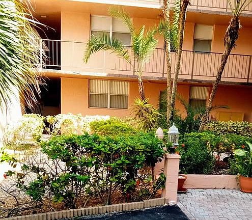 2nd image of 2841 Somerset Dr APT 110