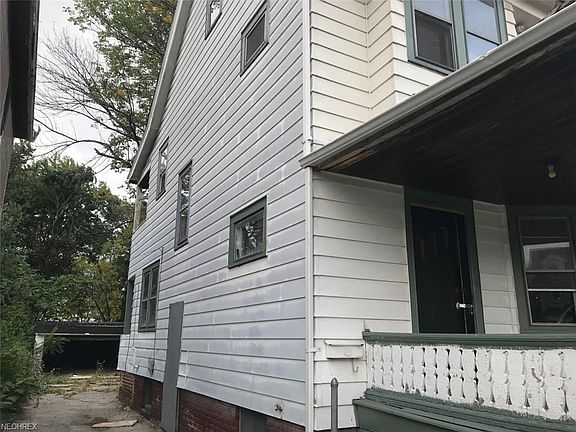 3rd image of 3222 E 121st St