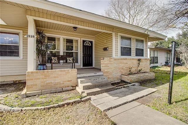 4 bed, 1412 sqft, $2,050 — Photo 2