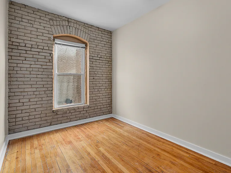 606 E 15th St #5 — Photo 8