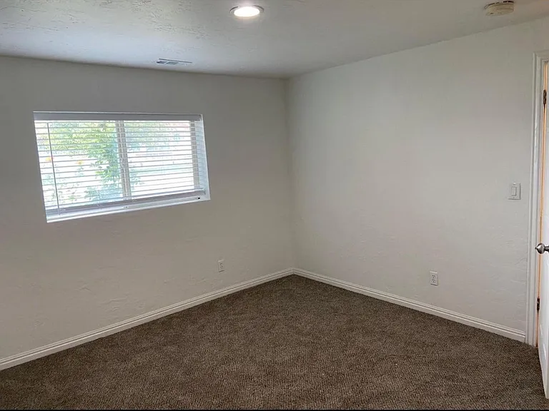 8919 S 1070 W — Photo 6