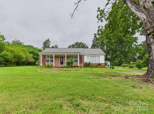 3055 16th St NE, Hickory, NC 28601