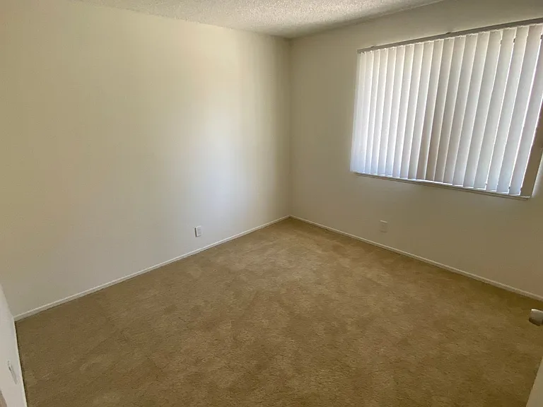 Apt California — Photo 6