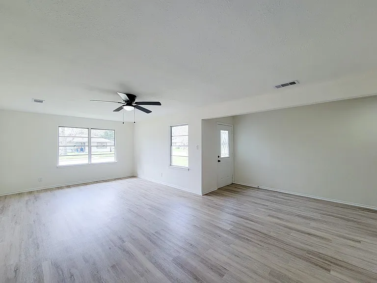 301 Cypress St — Photo 9