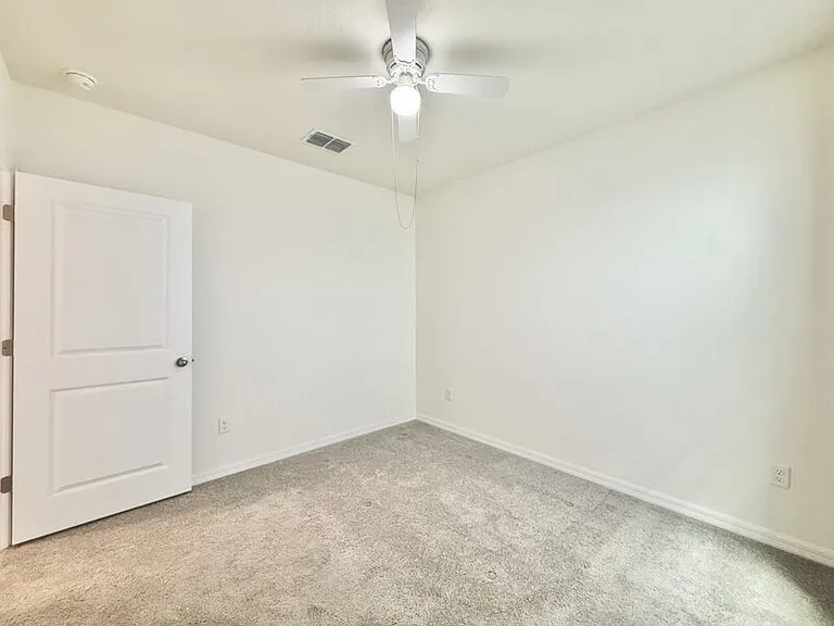 5699 Chorleywood Ln — Photo 32