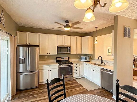 3rd image of 1409 Roman Ridge Way