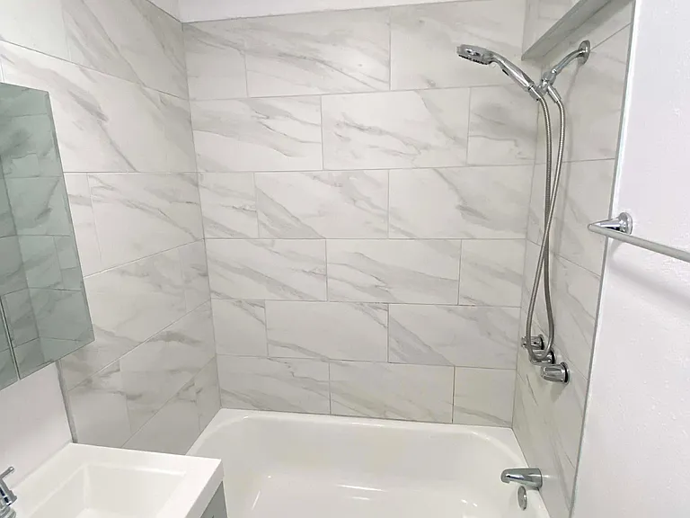 580 N Kingsley Dr #B — Photo 6