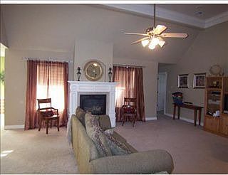 4th image of 605 SE Cambridge Pl