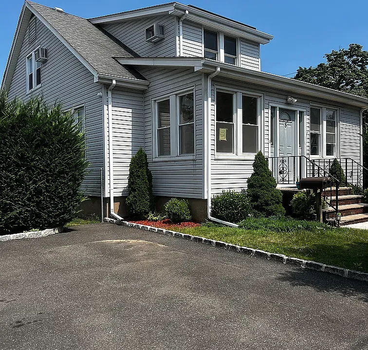 8 Franklin St #2