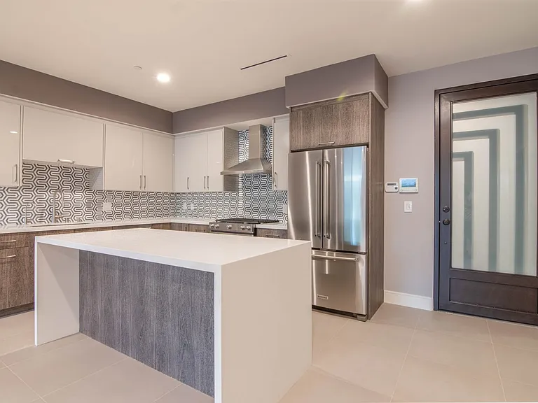 2225 Mira Vista Ave #104 — Photo 6