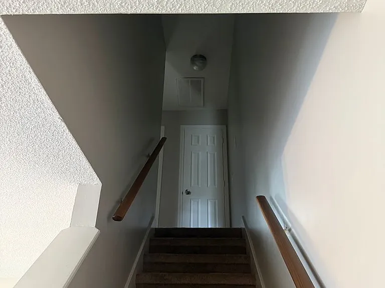 909 Greenland Dr — Photo 2