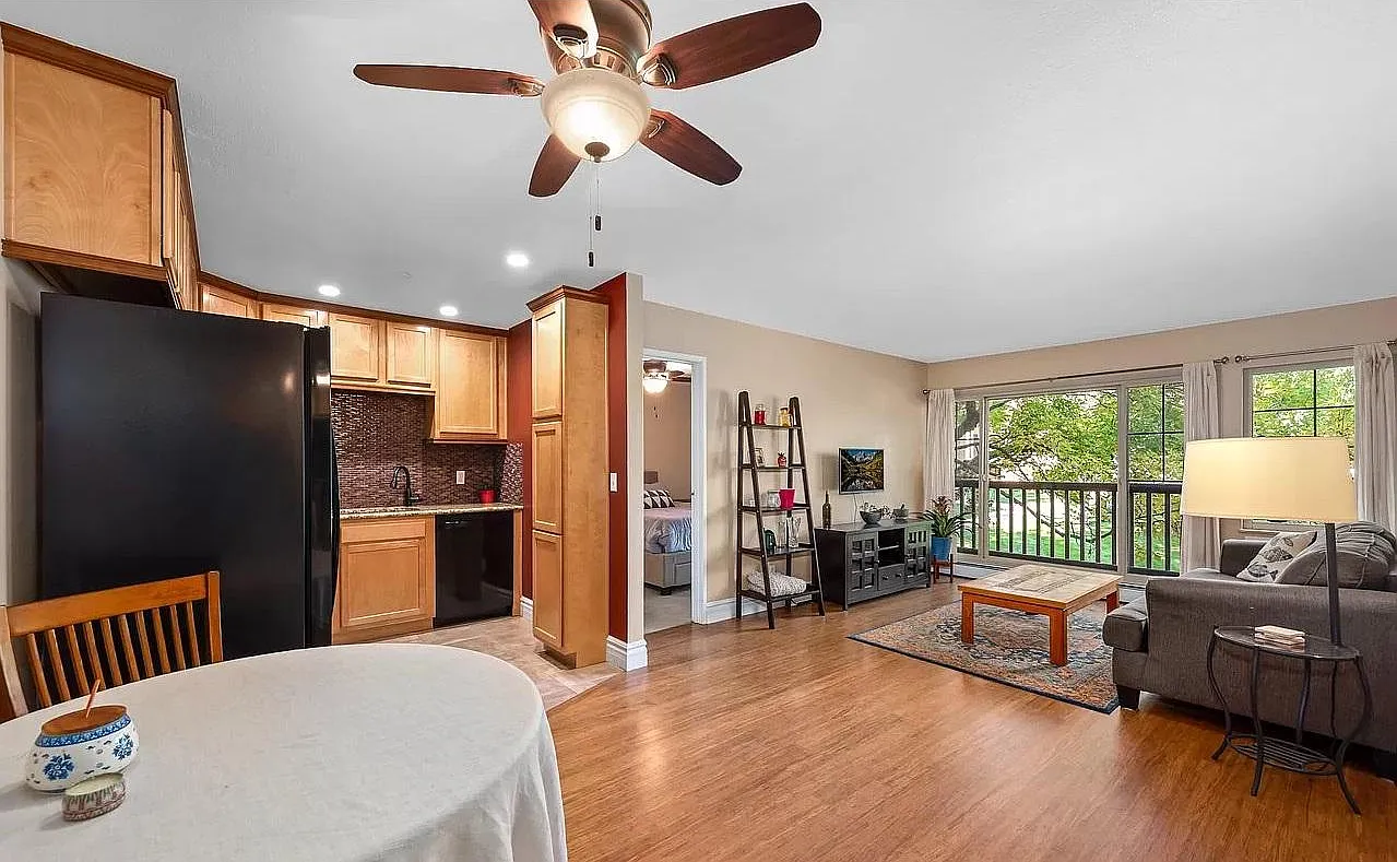 2 bed, 759 sqft, $2,150 — Photo 1