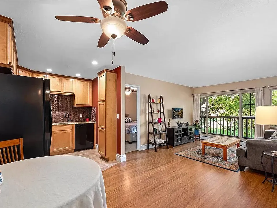 860 W Moorhead Cir #2E