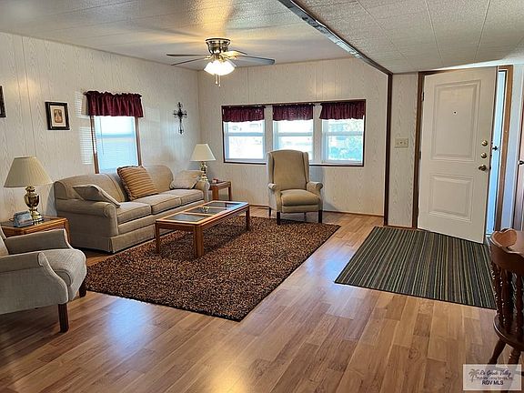 3rd image of 1121 Palmera Dr