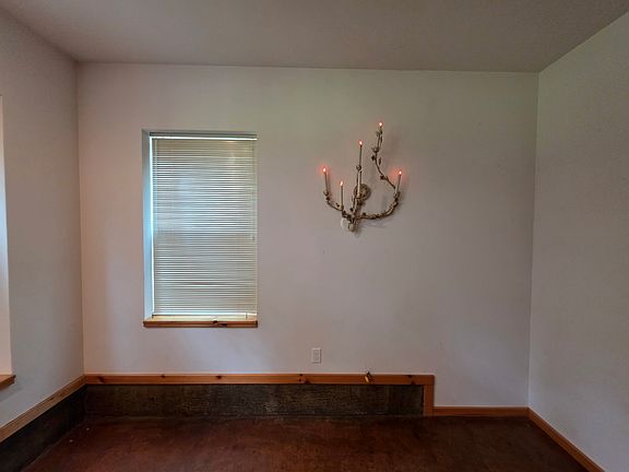 2nd image of 44866 Dalles Rd #A