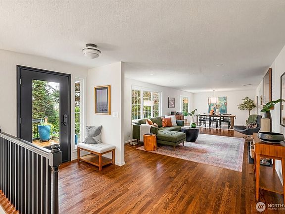 4th image of 423 SW 189th Place