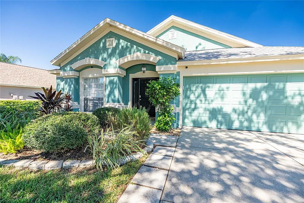 4 bed, 2.0 bath, 1936 sqft, $2,850 — Photo 2