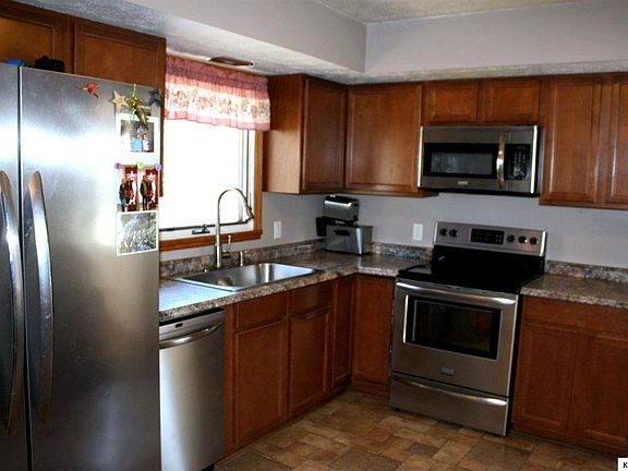 3rd image of 970 Winesap Dr