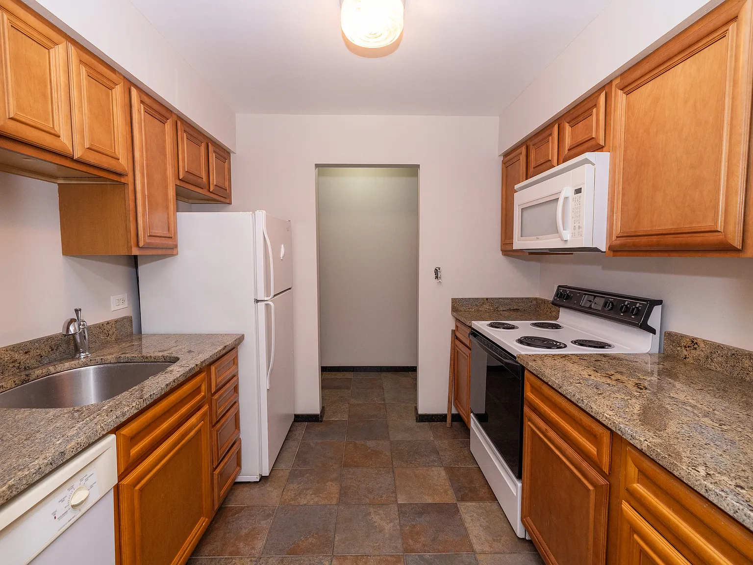1 bed, 900 sqft, $1,700 — Photo 1