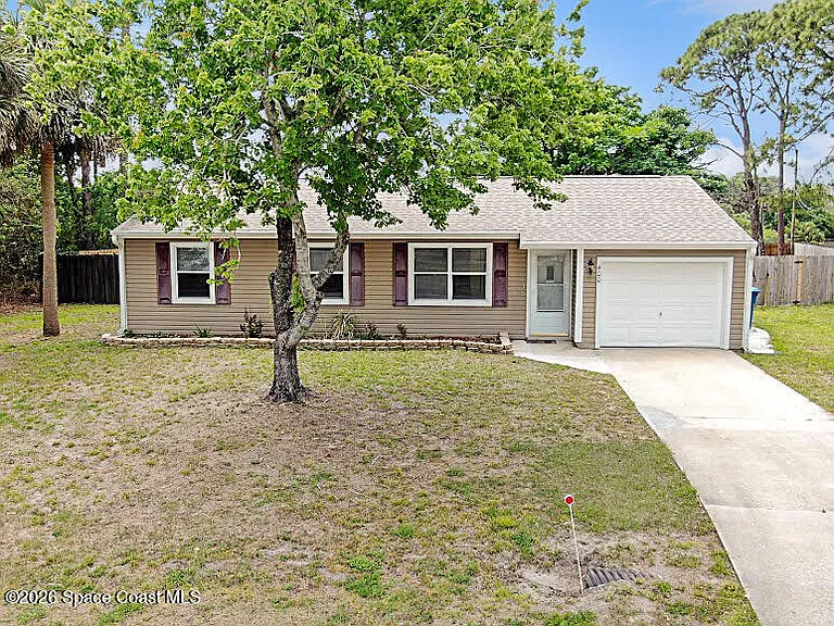 400 Calabria Ave SE — Photo 1