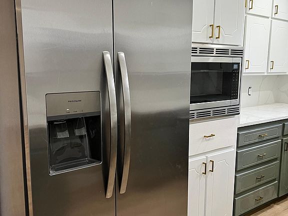 4th image of 3000 Bramble Oaks Ct