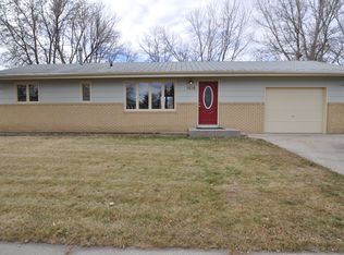1616 Omaha Dr, Bismarck, ND 58504