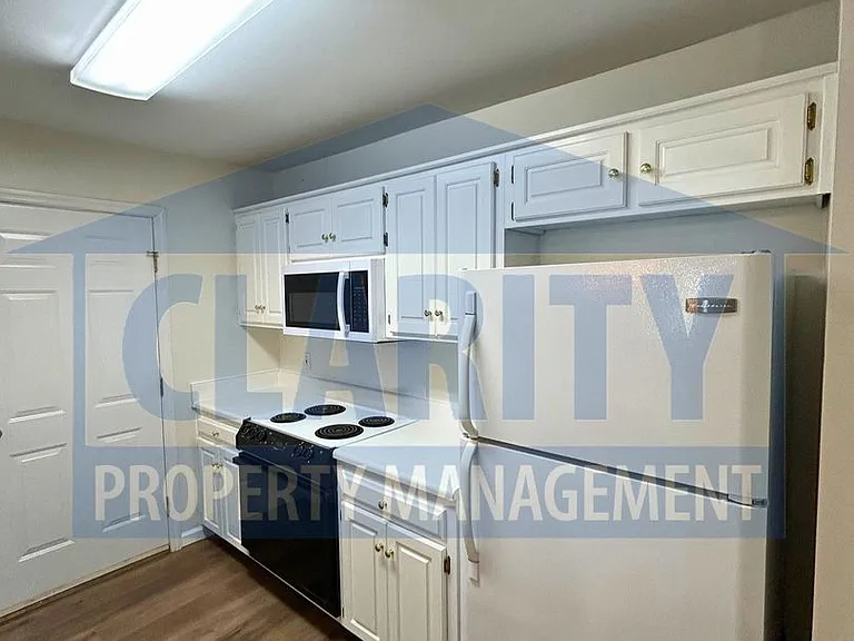 7812 Avalon Acres Ct — Photo 9