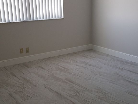 5th image of 901 Hillcrest Dr APT 415