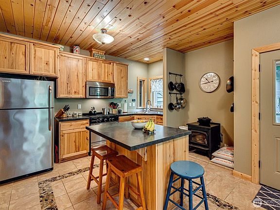 4th image of 145 Northwoods Cabin