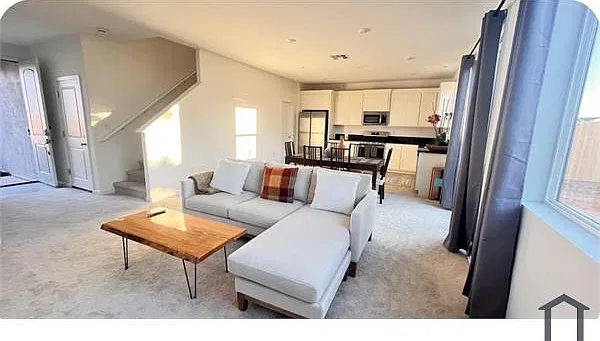 3 bed, $3,982 — Photo 4